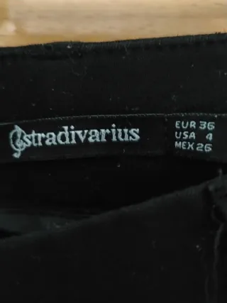 Pantalón chino Stradivarius negro