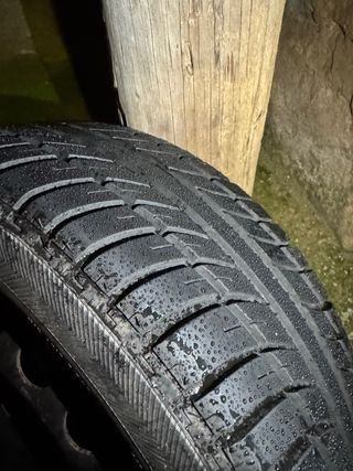 Llanta de repuesto con neumático nuevo