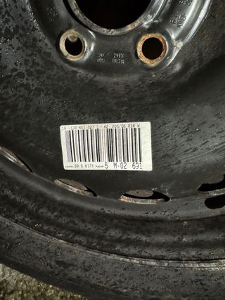 Llanta de repuesto con neumático nuevo