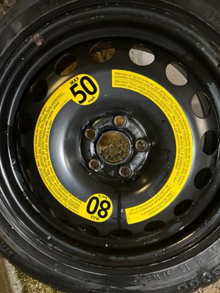 Llanta de repuesto con neumático nuevo