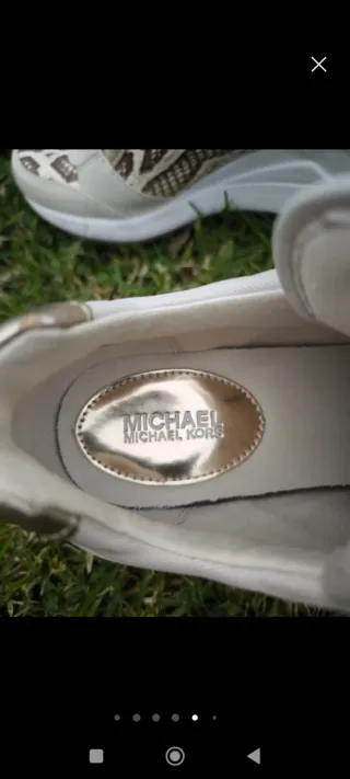 Zapatillas Michael Kors Beige y Dorado