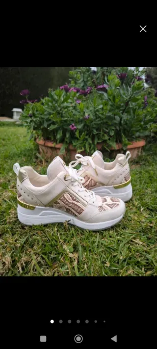 Zapatillas Michael Kors Beige y Dorado