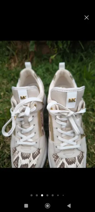 Zapatillas Michael Kors Beige y Dorado