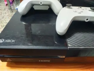 Xbox One Blanca con 2 Mandos