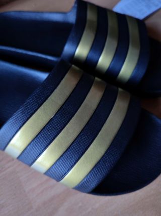 Chanclas Adidas nuevas con ETIQUETAS