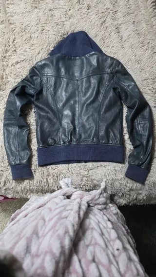 Cazadora Piel Negra/Azul Bershka