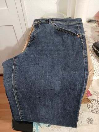 Pantalón vaquero United Colors of Benetton talla 3