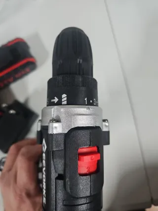 Taladro GEEVORKS 21V con 2 baterías