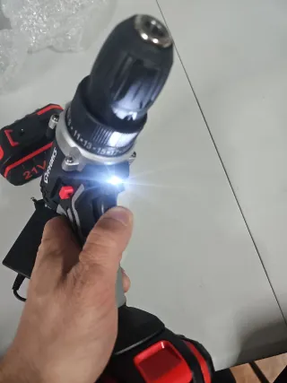 Taladro GEEVORKS 21V con 2 baterías