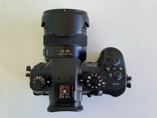 Panasonic GH5 + Lente Lumix G 12-35mm f2.8