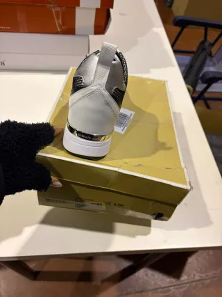 Zapatillas Michael Kors Negras y Plateadas