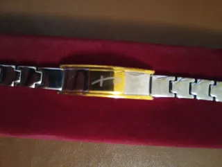 Pulsera de eslabones dorada y plateada