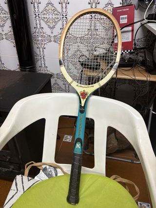 Raqueta de tenis antigua