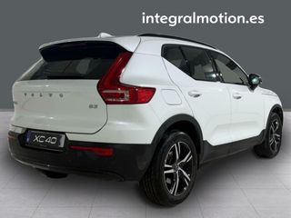 Volvo XC40 2.0 B3 G Plus Dark Auto