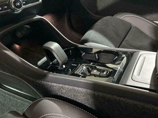 Volvo XC40 2.0 B3 G Plus Dark Auto