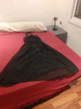 Vestido de fiesta negro con pedrería