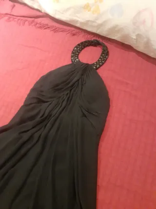 Vestido de fiesta negro con pedrería