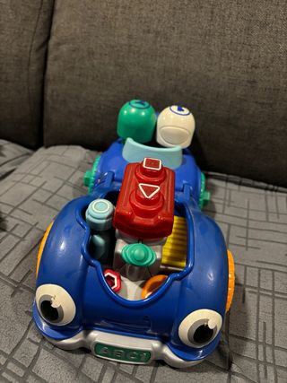 Coche de juguete con sonido y destornillador