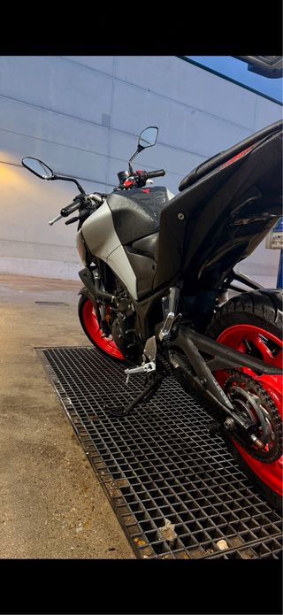 Yamaha MT-03 2020 A2 plata y rojo muy mimada