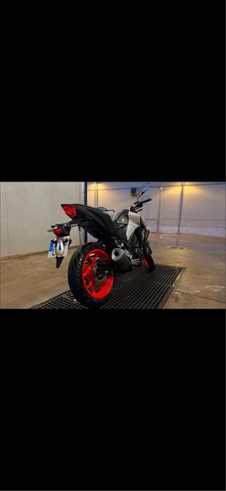 Yamaha MT-03 2020 A2 plata y rojo muy mimada