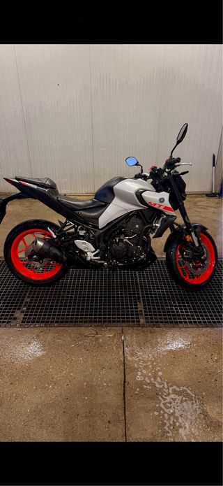 Yamaha MT-03 2020 A2 plata y rojo muy mimada