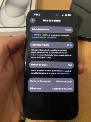 iPhone 15 Negro con Grieta Pequeña