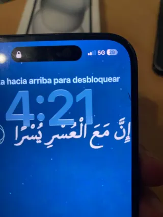 iPhone 15 Negro con Grieta Pequeña