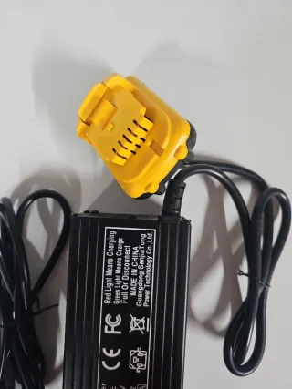 Cargador Li-ion SJT-300E 100-240V