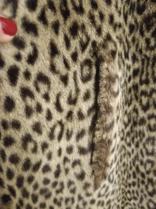 Abrigo de pelo sintético estampado leopardo
