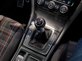 VOLKSWAGEN Golf GTI 2.0 TSI 220CV BMT