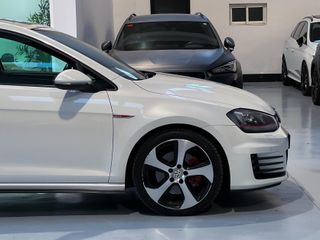VOLKSWAGEN Golf GTI 2.0 TSI 220CV BMT