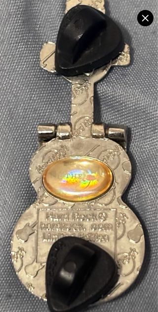 Pin Hard Rock Cafe Barcelona Shakira 2008 Guitarra