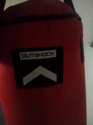 Saco de boxeo con soporte de pared y guantes