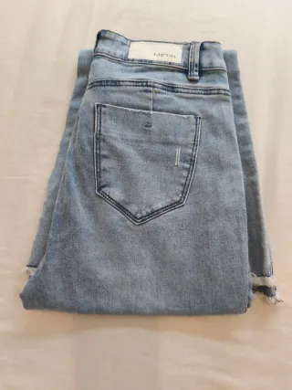 Pantalones vaqueros acampanados con cordones