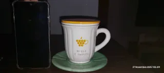 Tazza da tè con filtro e sottobicchiere