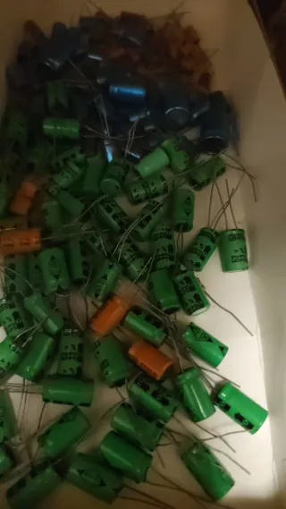 Condensatori vari assortiti