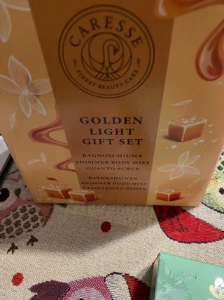 Caresse Golden Light Gift Set + Serenva Bath Bombs