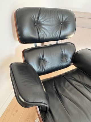 Sillón Eames Lounge y Reposapiés Negro