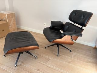Sillón Eames Lounge y Reposapiés Negro