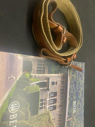 Tracolla  in cuoio e cordura e calendario Beretta