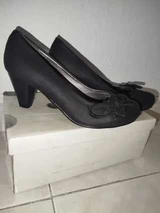 Zapatos de tacón negros talla 37