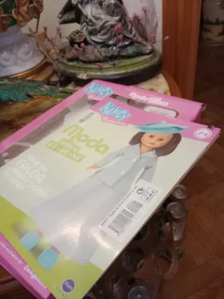 Muñeca Nancy Selena y libro moda antigua