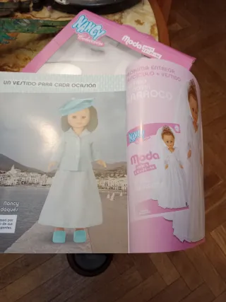 Muñeca Nancy Selena y libro moda antigua