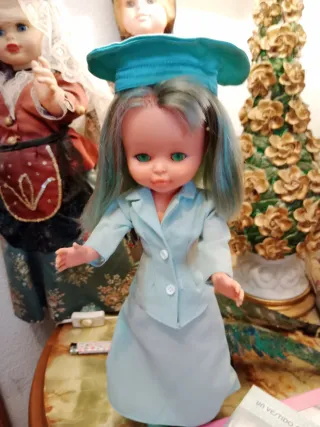 Muñeca Nancy Selena y libro moda antigua