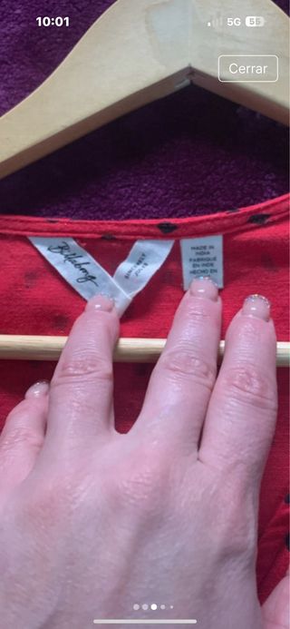 Blusa Billabong roja con lunares negros