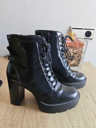 Botines negros tacón Bershka