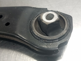 BRAZO SUSPENSION INFERIOR DELANTERO IZQUIERDO JEE