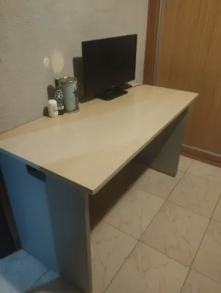 Tavolo da ufficio moderno