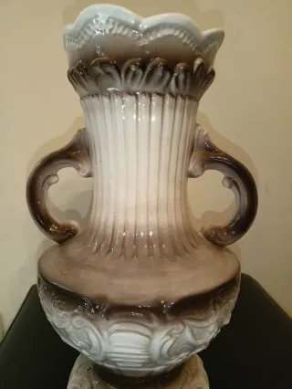 Vaso in porcellana Capodimonte con rose