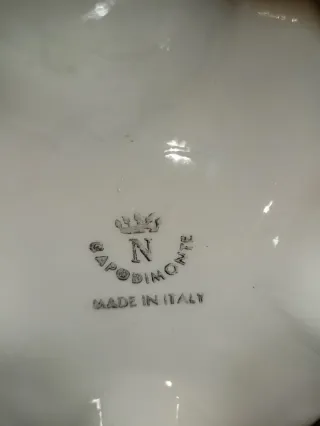 Vaso in porcellana Capodimonte con rose